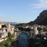 Mostar Köprüsü ve Neretva Nehri'nin havadan görünümü