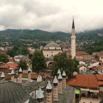 Saraybosna şehir silüeti ve çevresindeki tepeler