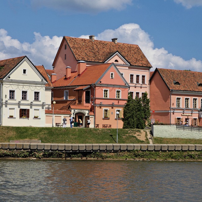 Minsk Trinity bölgesi ve nehir kıyısı